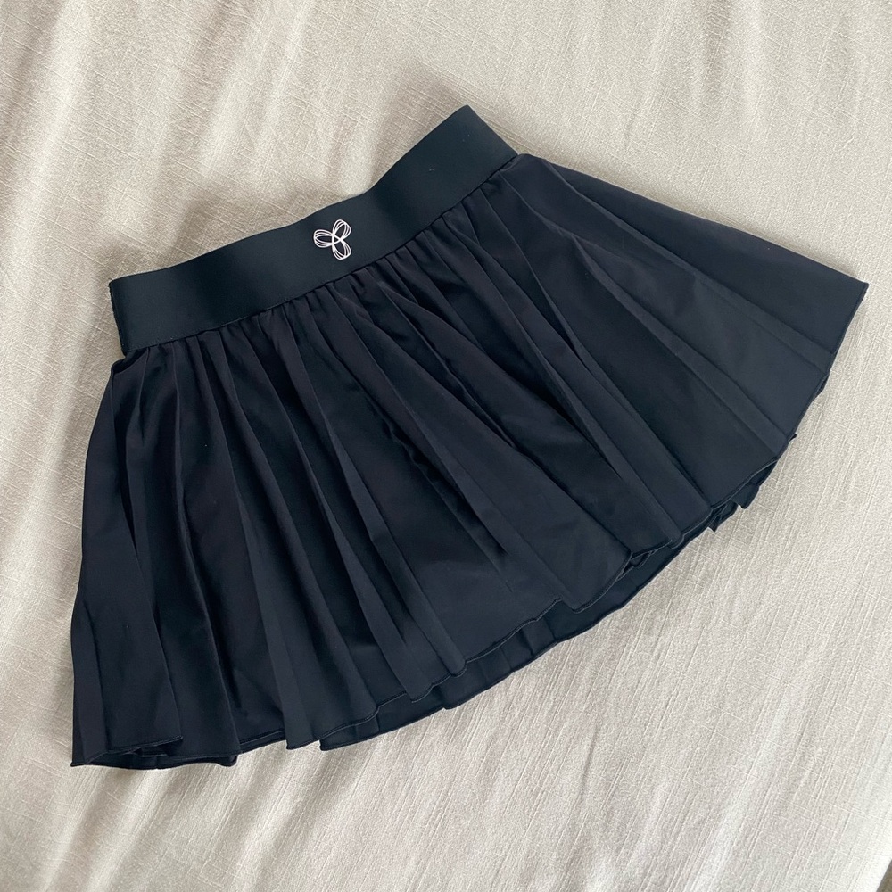 Aritzia TNA golf / tennis pleated mini athletic skirt skort